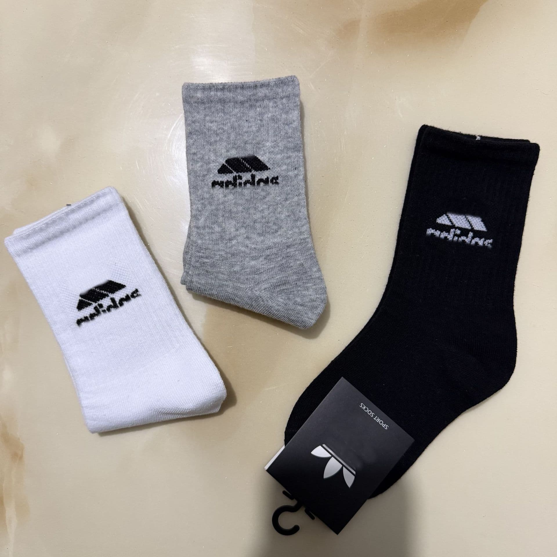 Children's Socks for Ages 1-12, Boys and Girls, Long Tube Socks, Cotton, Breathable, Sweat-Absorbent, Simple, Stylish, Versatile, One-Piece Wholesale