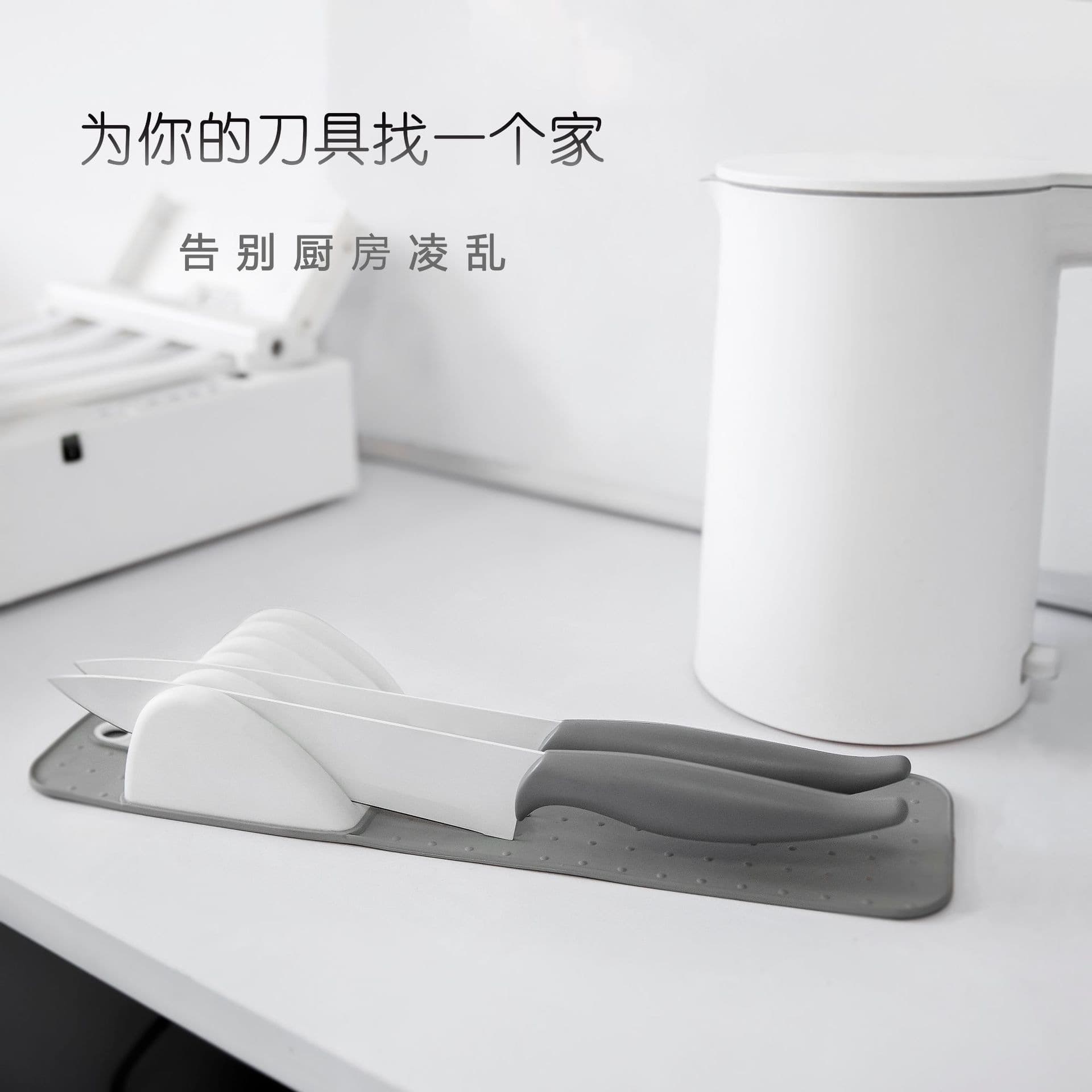 Simple Knife Rest for Home Kitchens (5 or 11 Slots) - Soft Rubber Knife Holder and Pad