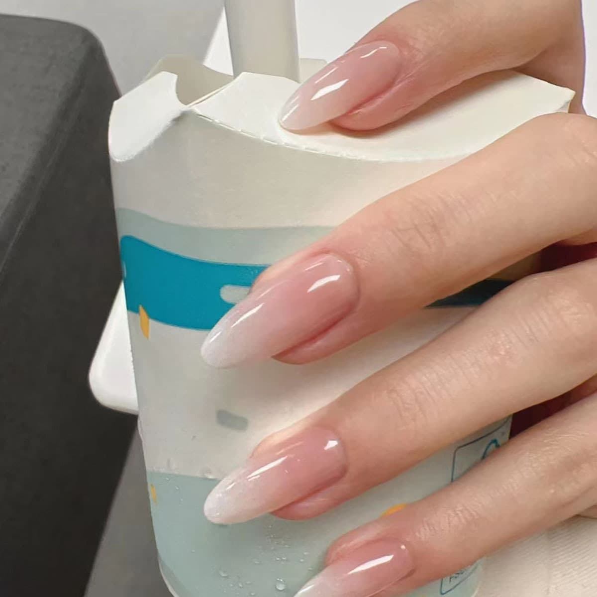 Fashionable Gradient Almond Nail Fairy Wear Manicure Manicure Removable Nails Whitening Finished Products Wholesale