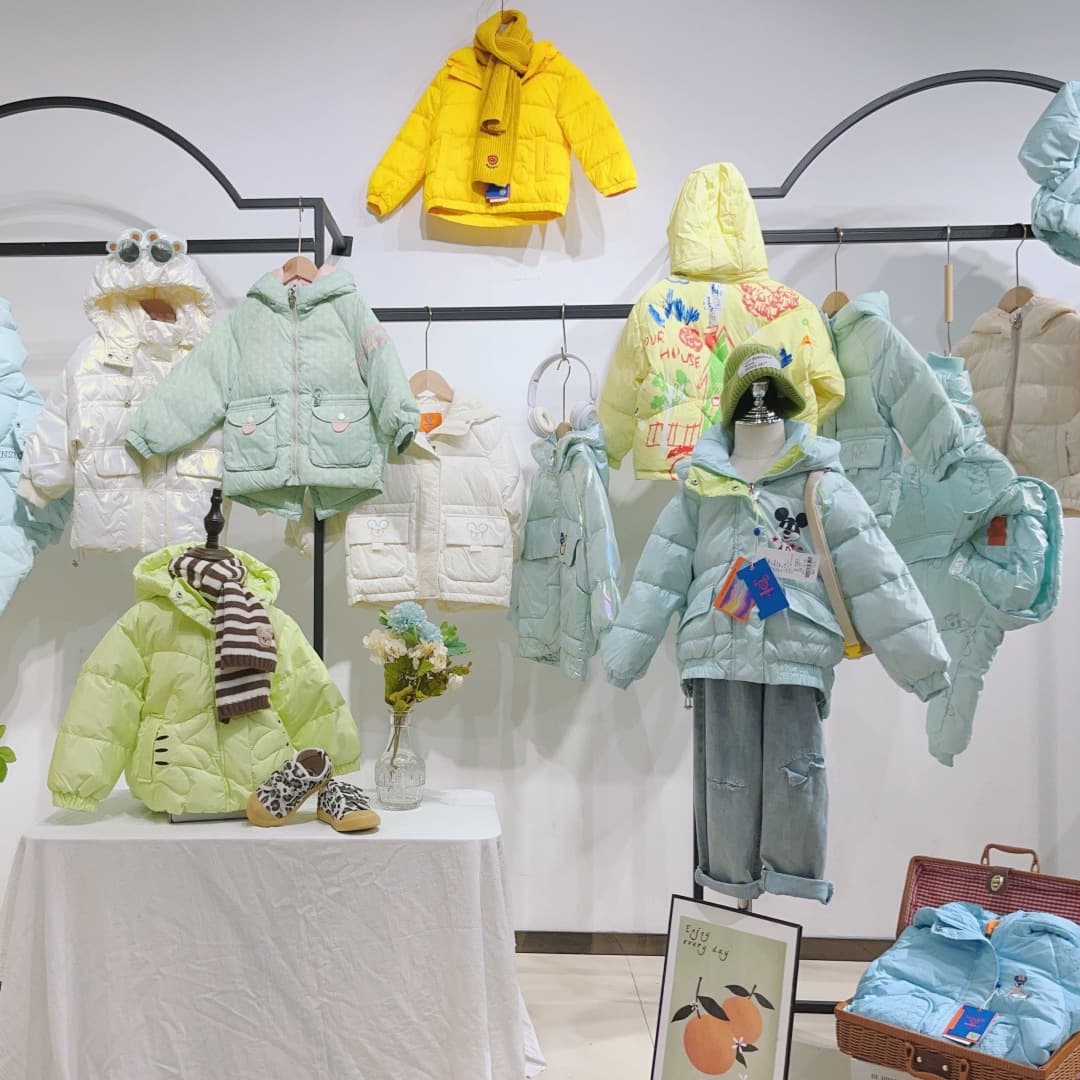ABC Bala surplus physical supply, final payment children's clothing winter stock, wholesale autumn wear, brand children's down jackets.
