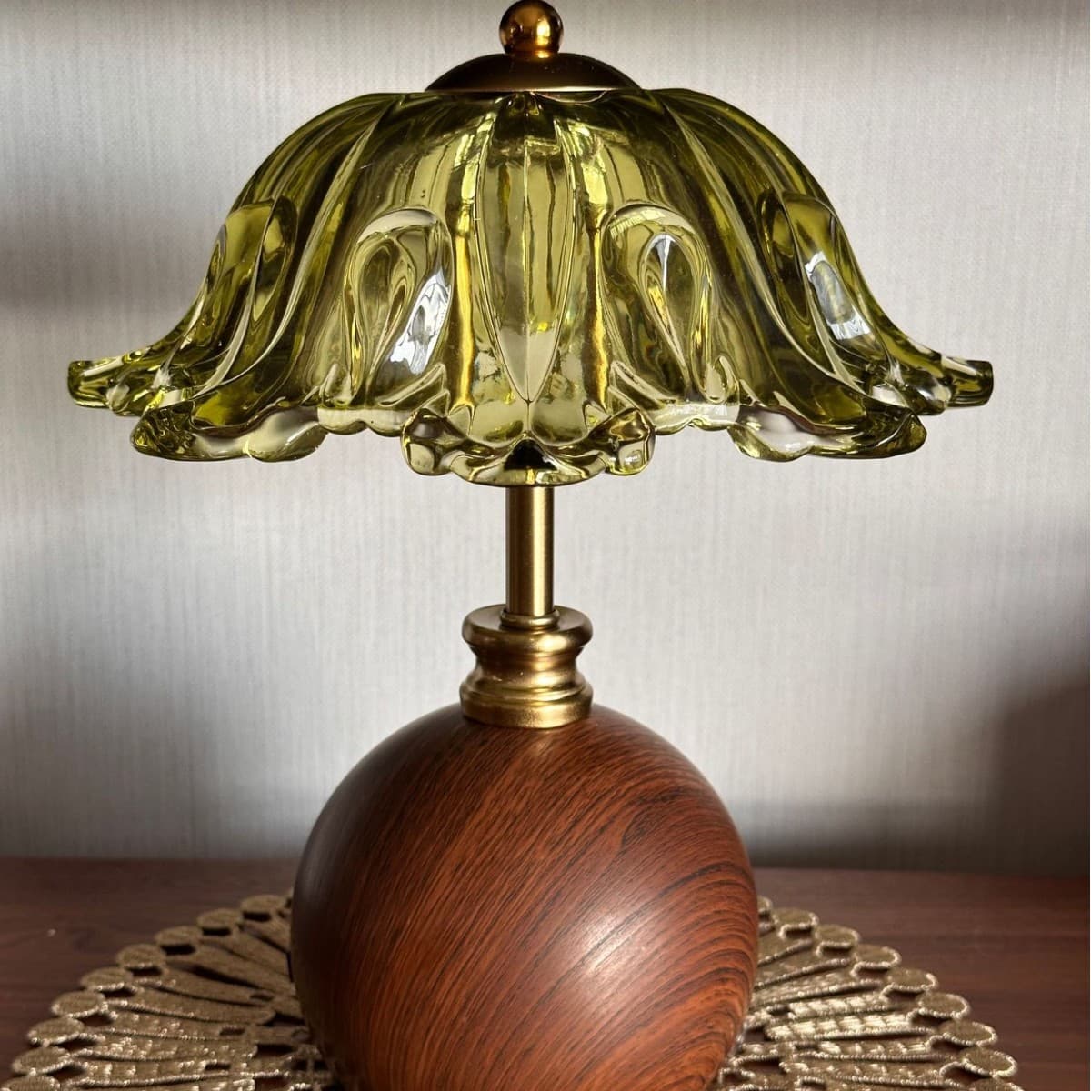 French Vintage Style Table Lamp for Bedroom Nightstand Ambiance Light, Luxury Mushroom Lamp, Creative Bedside Decor