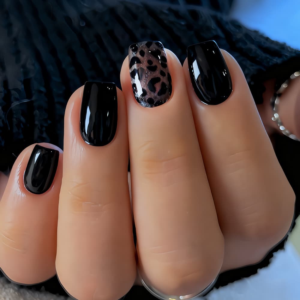 Short Square Classic Versatile Shiny Gold Glitter Press-On Nails Obsidian Black Leopard Print