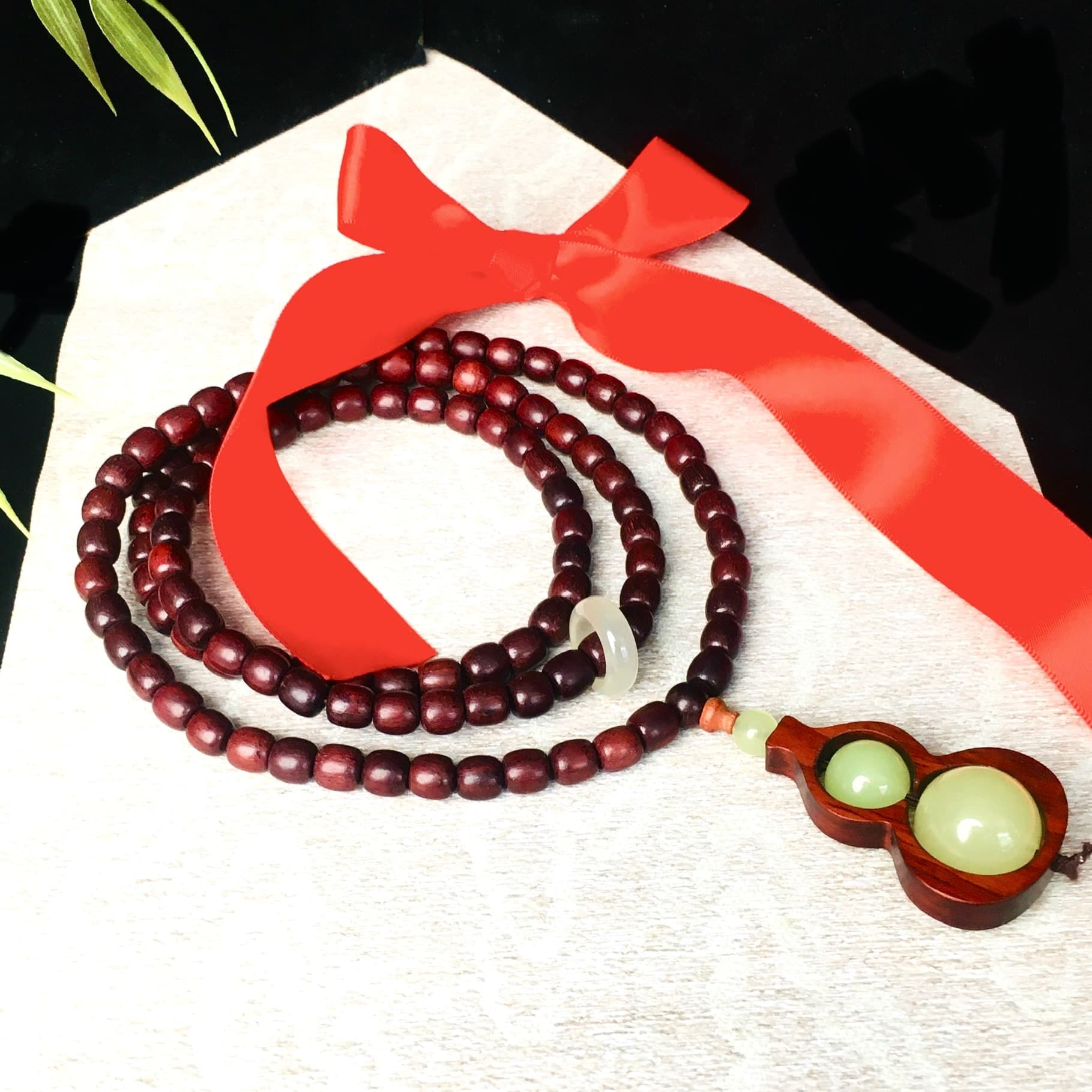 Calabash Round Bead Small-Leaf Sandalwood Necklace