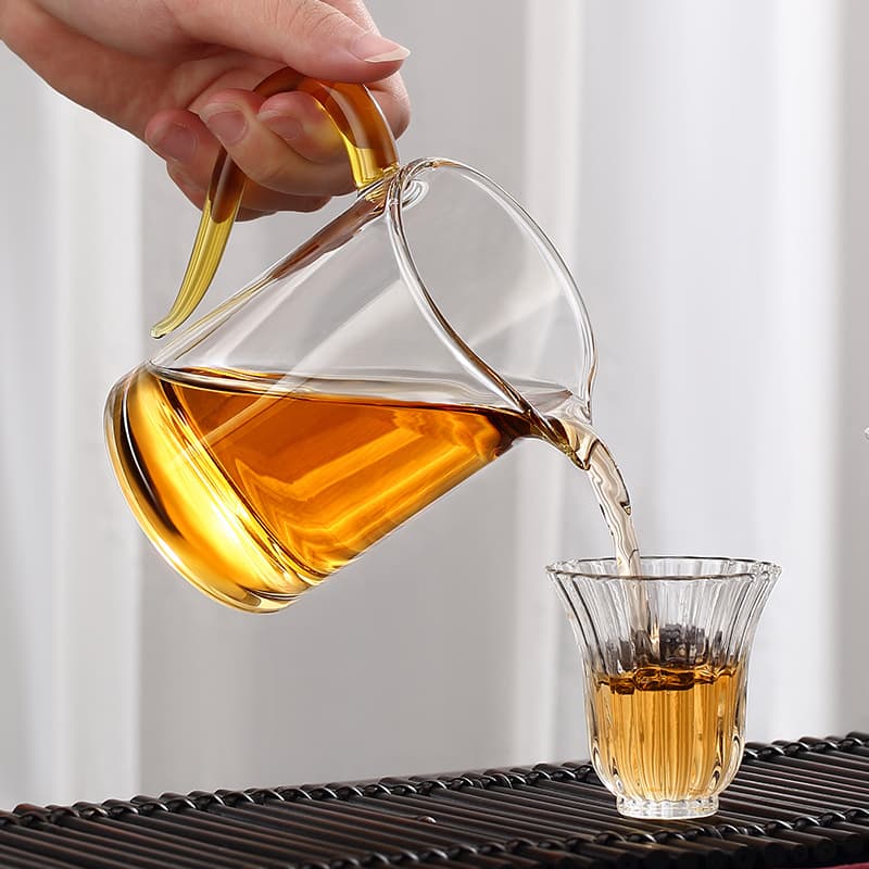 Wholesale glass Japanese teapots, Kung Fu tea cups, tea-water separation filters, single-pot brewing, thickened heat-resistant tea infusers, green.