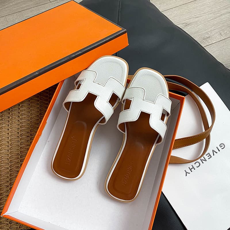 Litchi Pattern 2025 New Style Slip-On Summer Sandals, Fashionable Beach Flat Shoes, Versatile Slippers for Women to Wear Outside