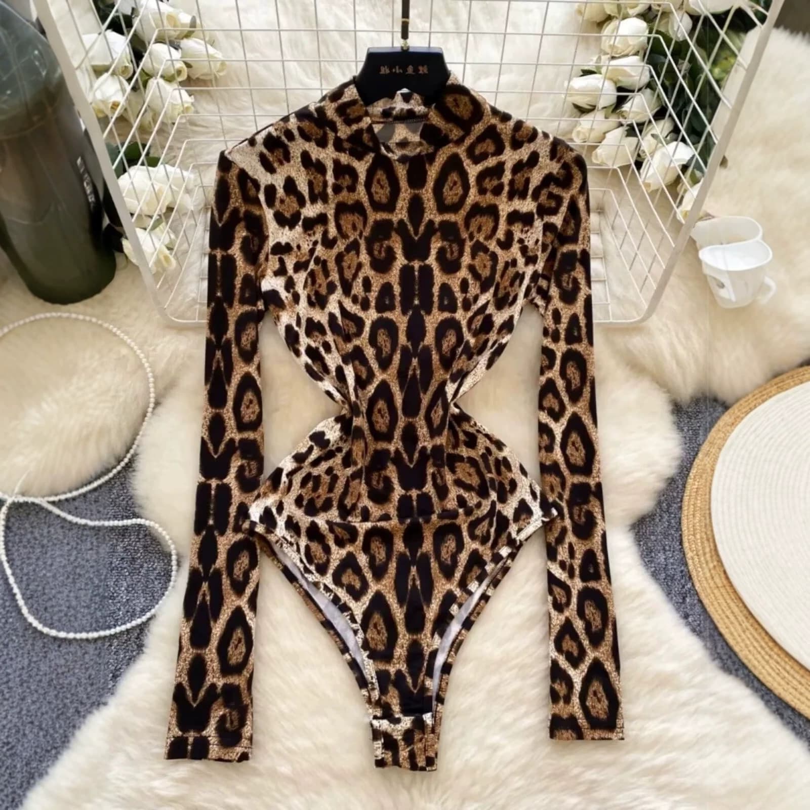 [Ready stock] European and American style retro pure lust style hot girl slim sexy leopard print niche bottoming T-shirt jumpsuit for women