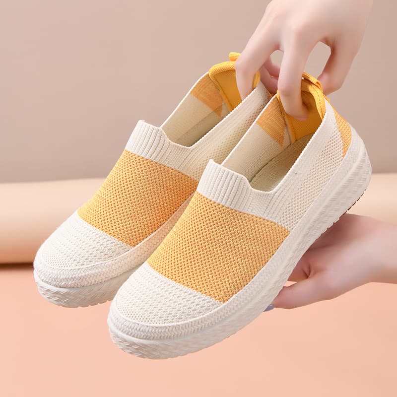 Flying Weave Fisherman Shoes 2026 Spring New Fashionable Versatile Middle-Aged and Elderly Mother Shoes Soft Sole Slip-On Walking Shoes Women