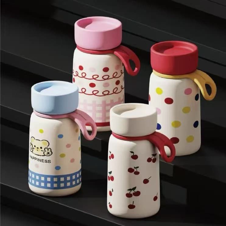 New high-looking mini children's outdoor portable small-capacity cartoon water cup with strap double-layer vacuum portable cup
