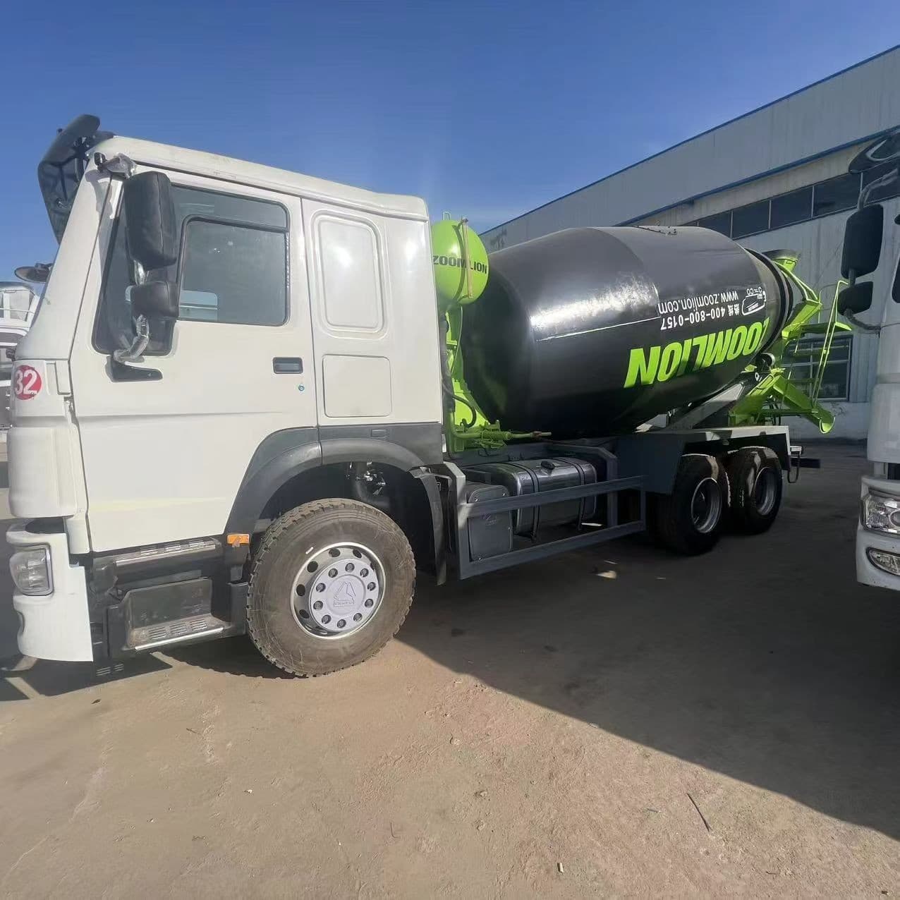 Ruiyun exports tractor trucks, mixing tanks, and various other export models.