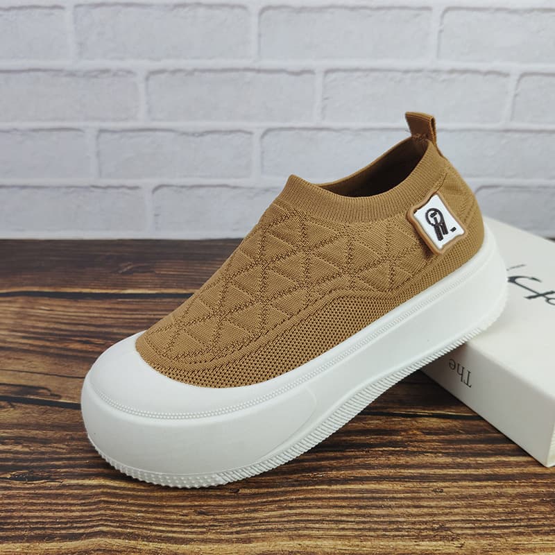 New Spring Style Flyknit Fashionable Versatile Slip-on Mom Shoes Comfortable Walking Shoes Non-slip Wear-resistant Super Soft Casual Shoes