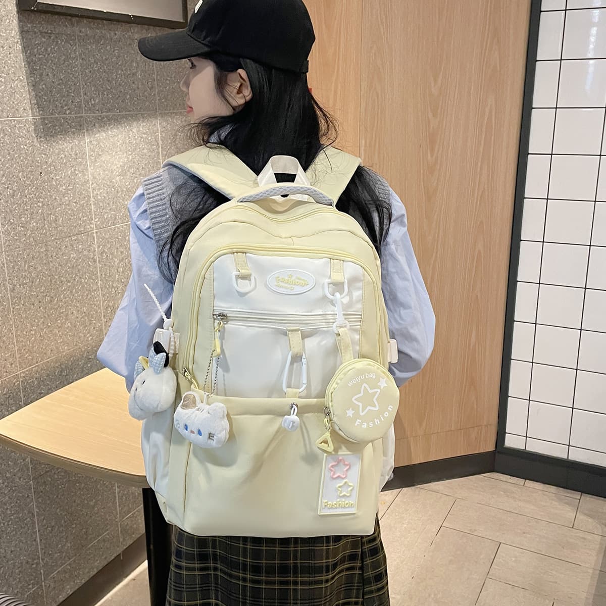 Cute schoolbag for girls, third to sixth grade girls, junior high school star student backpack, large capacity junior high school backpack