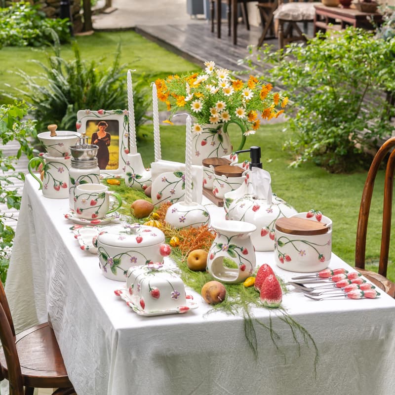 High-Temperature Underglaze Colored Ceramic Tableware, Original Hand-Painted Strawberry Export Ceramics, Creative Household Party Tableware