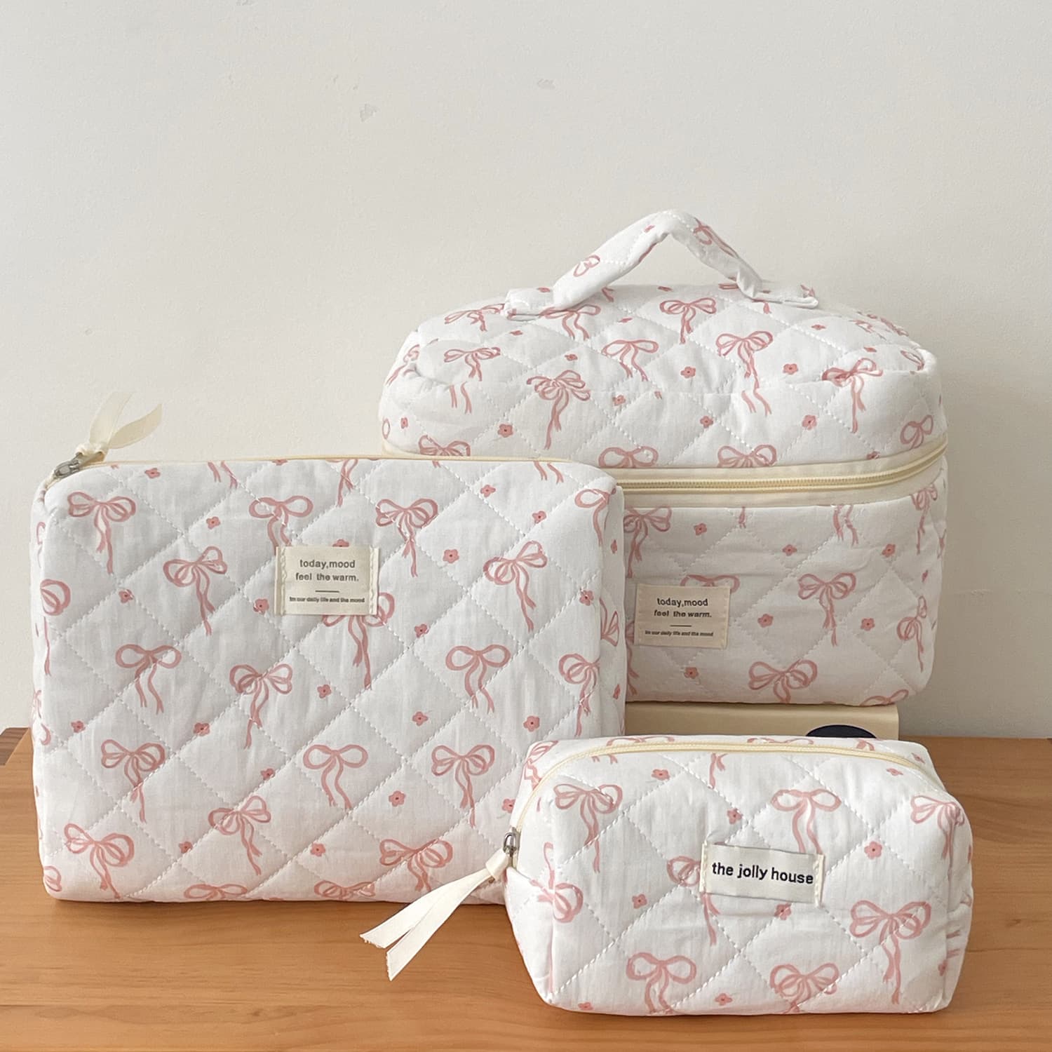 Portable Large Capacity Korean Style Sweet Student Makeup Bag Embroidered Red Flower Crossbody Bag Laundry