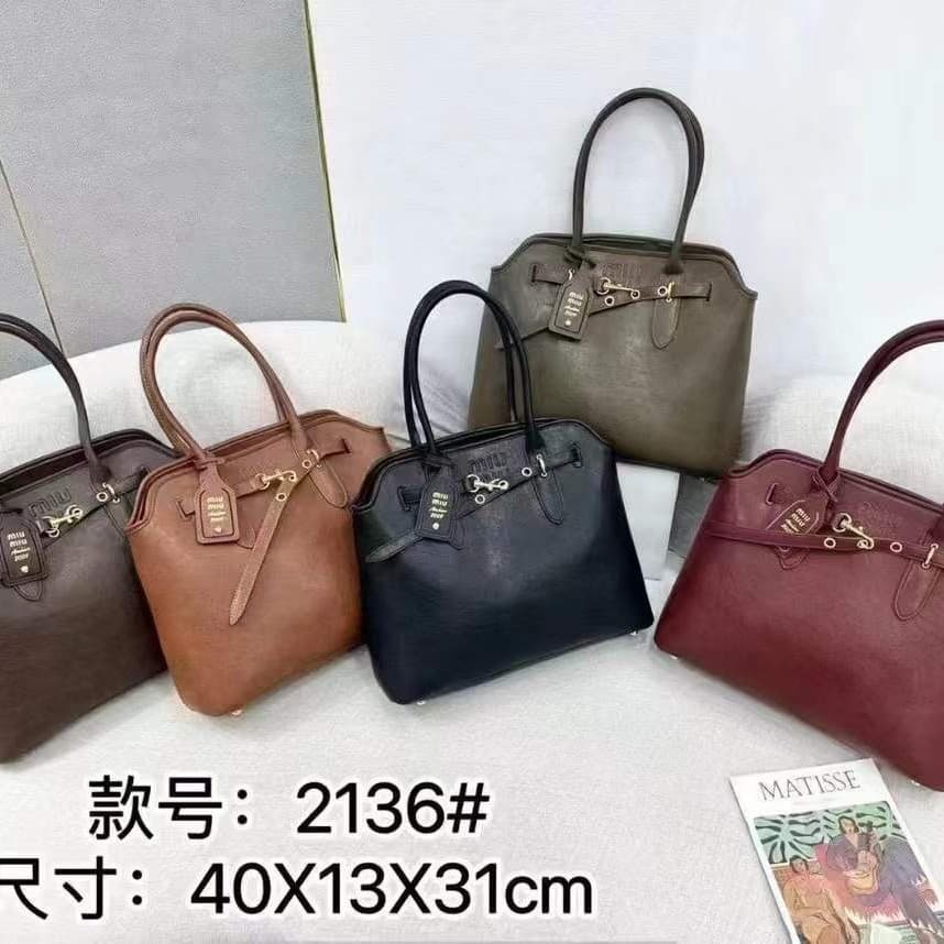 MIU Miu Tote Bag Fashionable Handbag Large Capacity Underarm Bag Briefcase Versatile Belt Lock Shoulder Bag