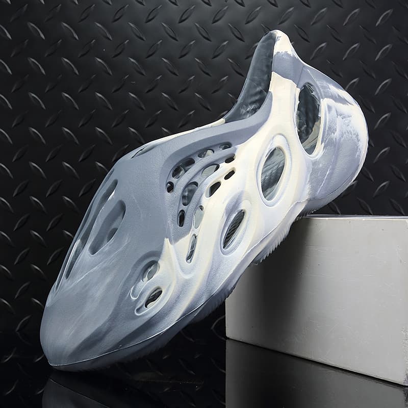 Summer New 2026 Men's Sandals Korean Style Camouflage Clogs Closed-Toe Large Size Beach Sandals for Men in Stock