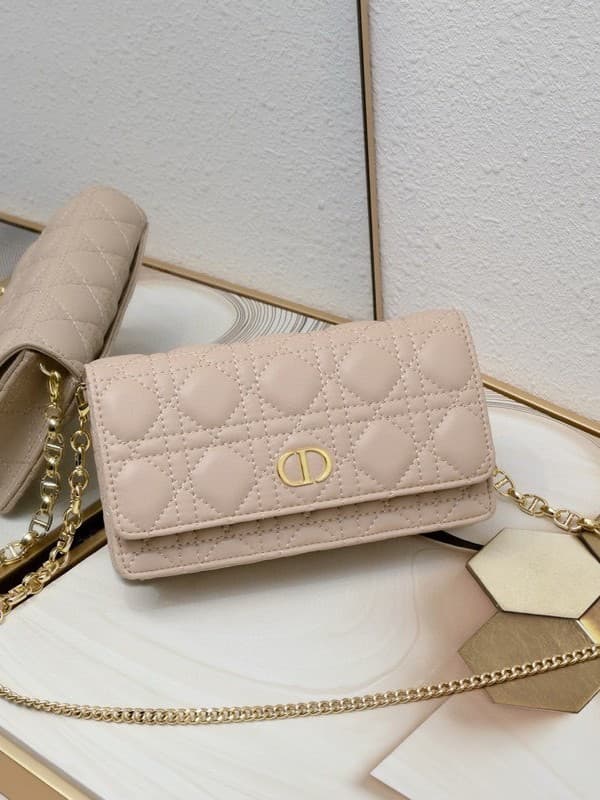 D Caro Classic Versatile Diamond Pattern Shoulder Crossbody Chain Bag