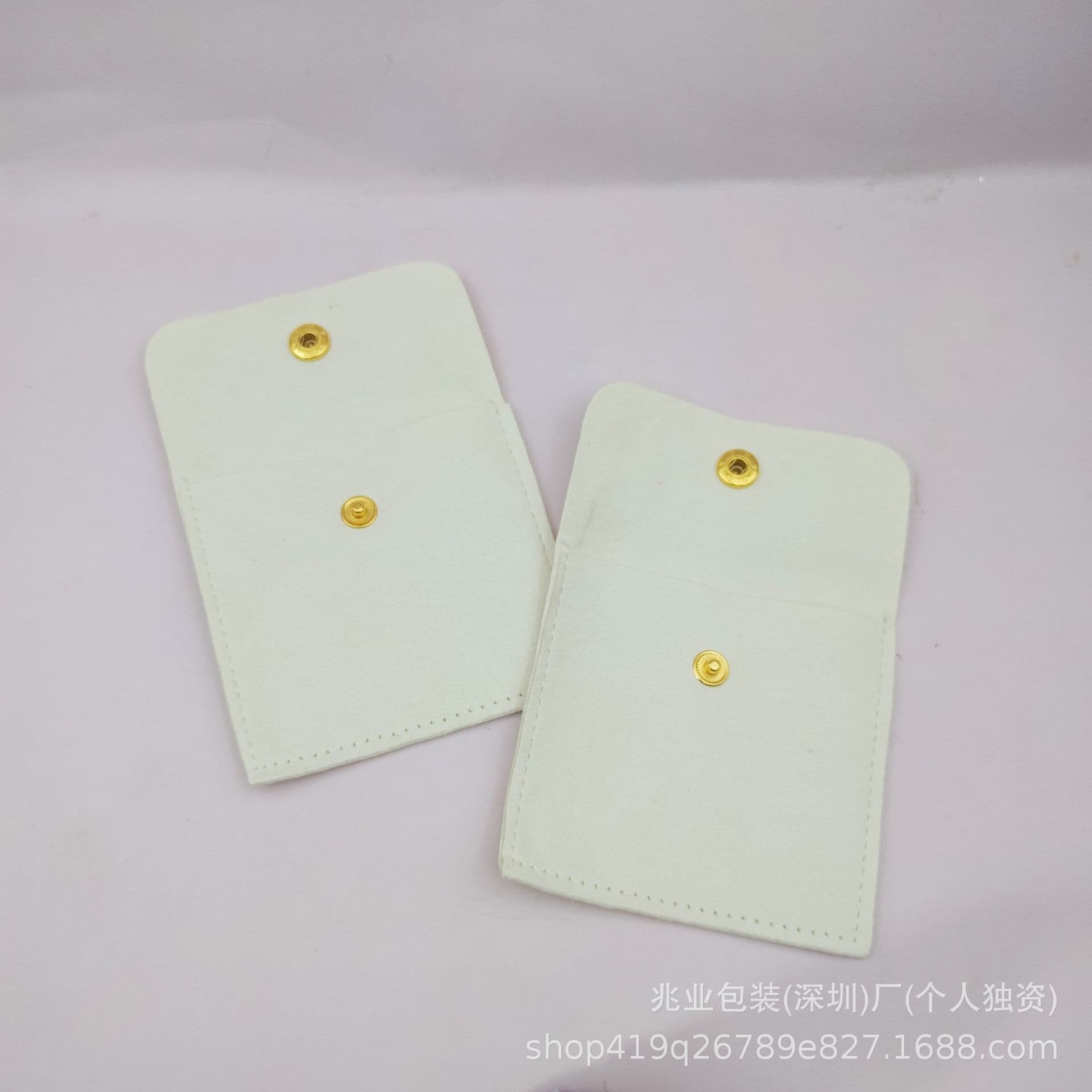 Customized microfiber velvet snap pouch for jewelry necklaces and earrings, display case, complete accessory packaging bag, multiple colors available.