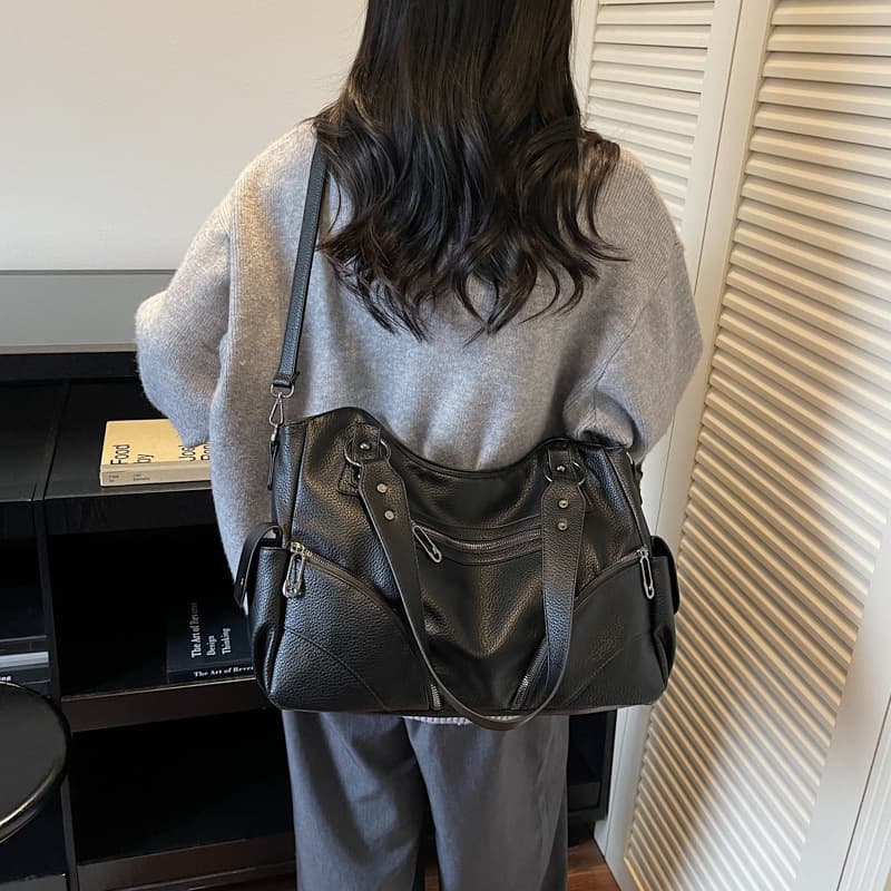 Cross-border Hot Selling Tote Bag Large Capacity Women's Bag Premium Light Luxury Trendy Cool Sweet Motorcycle Style Shoulder Bag Versatile 2026