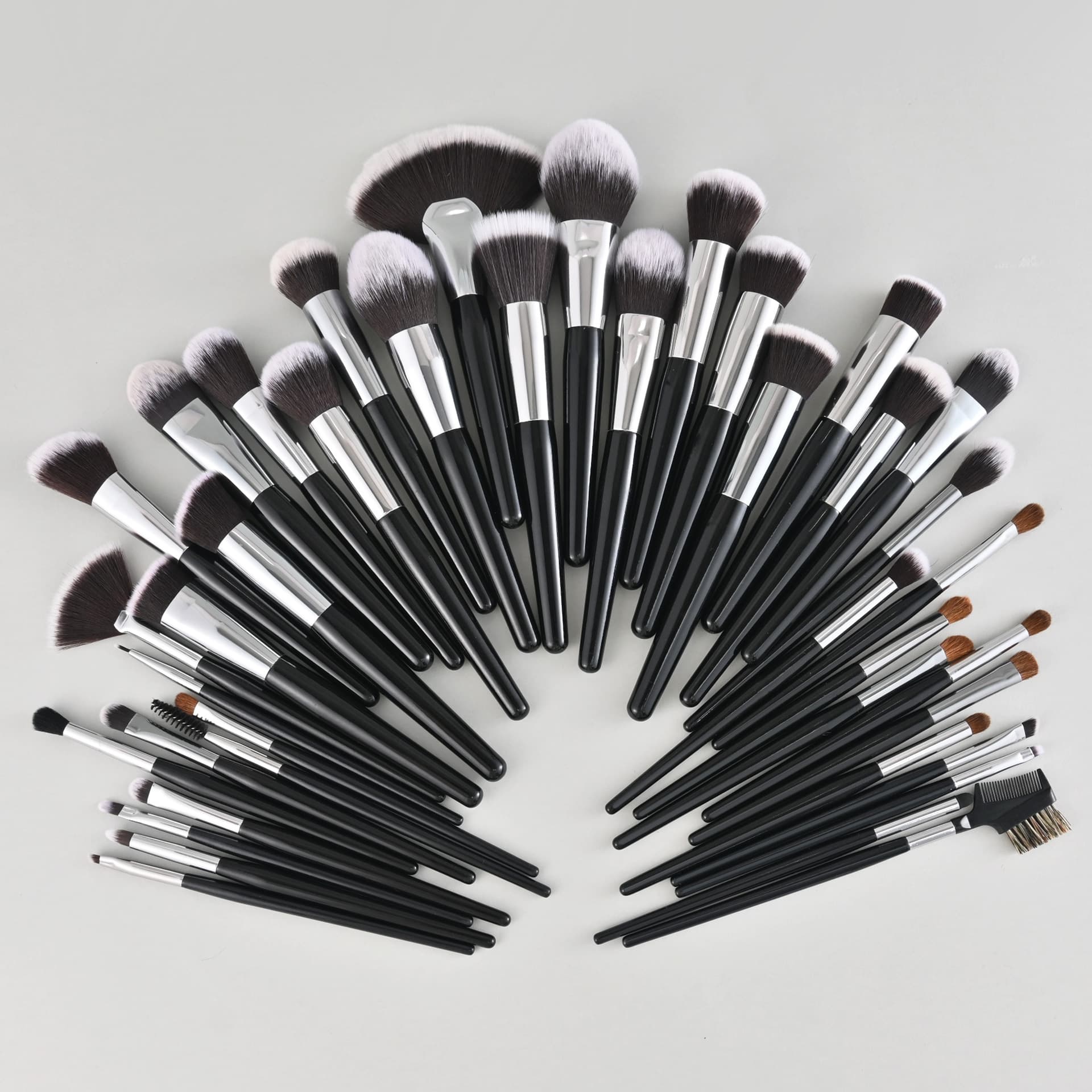 Cross-border 40 makeup brushes, high-quality black and silver eye shadow brush, concealer brush, contour brush, Cangzhou makeup brush complete set wholesale