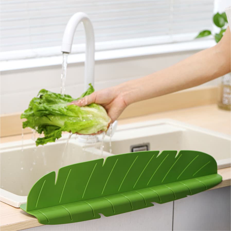 Kitchen Sink Splash Guard, Anti-Splash Strip for Dishwashing, Silicone Water Barrier for Washbasin