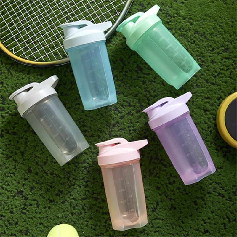 500ml shaker cup, protein powder shaker cup, fitness sports plastic water bottle with measuring scale and handle.