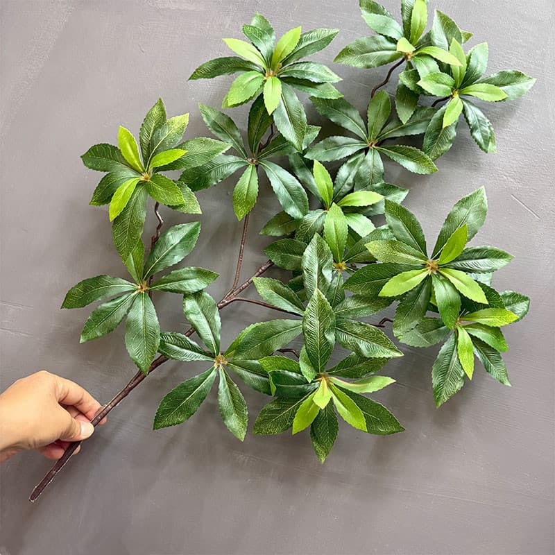 Simulated flat three-dimensional Pieris japonica leaves, hotel large tree landscaping decorative green leaves, winter outdoor decoration, fortune leaves