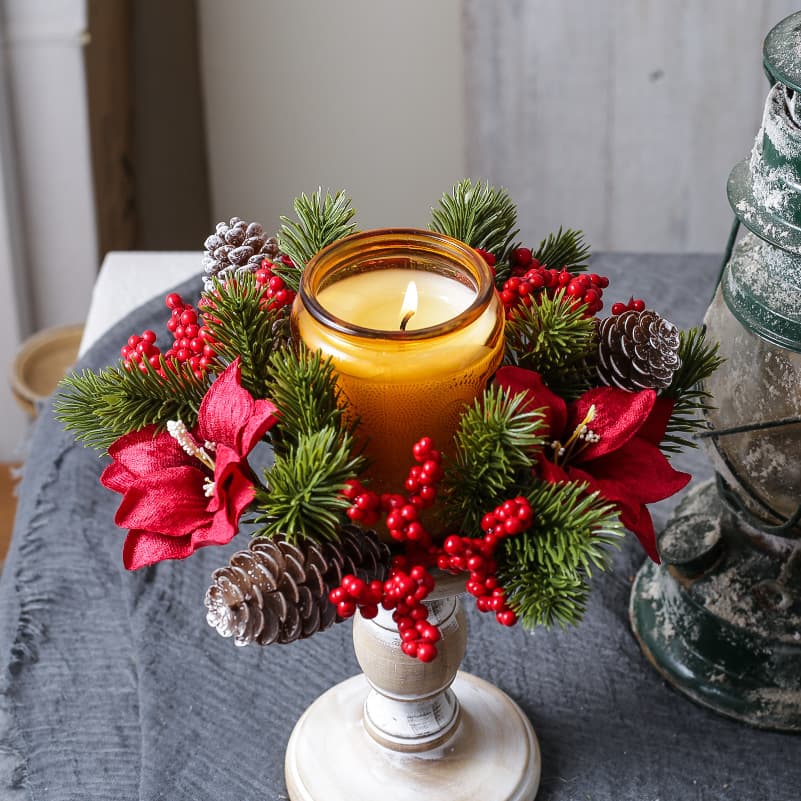 Cross-border New Christmas Decoration Pinecone Pine Needle Red Berry Tabletop Candle Holder Aromatherapy Decorative Wreath