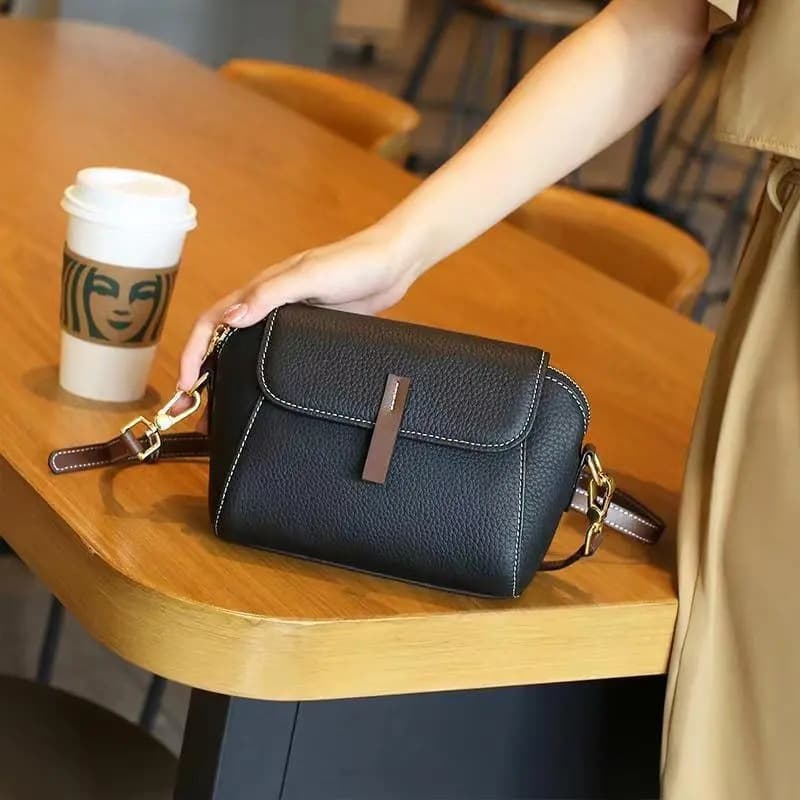 [New] This year's popular women's handbag, soft leather, 2026 new trendy shell bag, fashionable and versatile shoulder/crossbody bag.
