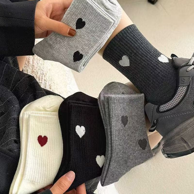 Mid-calf socks 2025 spring and summer new style ins trendy versatile high-value Japanese style women's cute heart-shaped European goods.