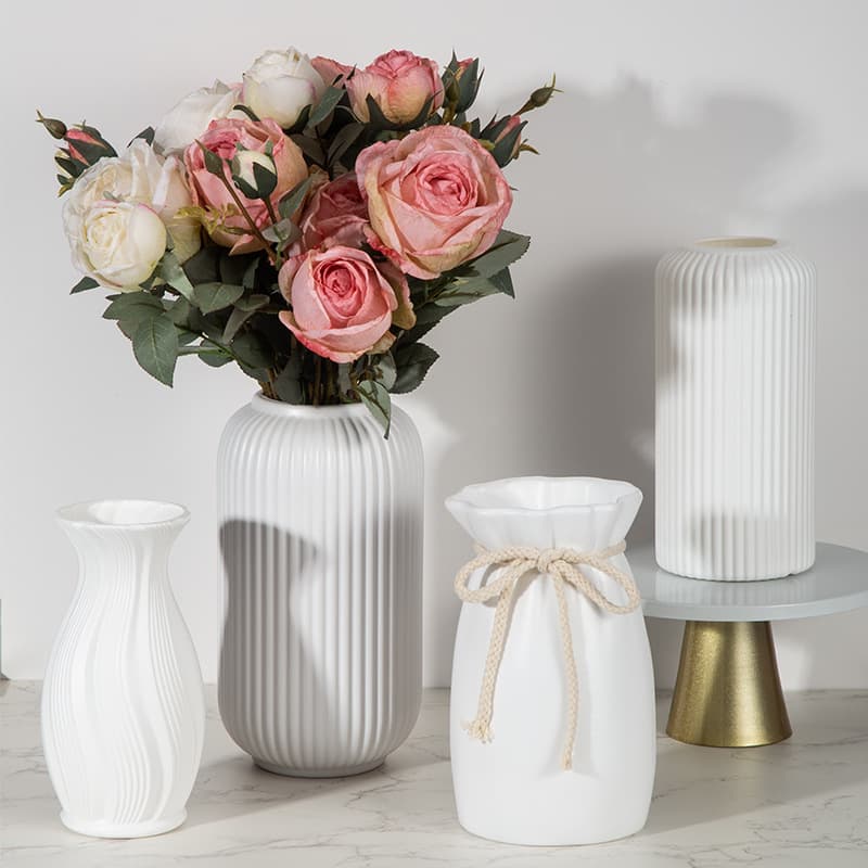Manufacturer wholesale festive vases, imitation ceramic plastic vases, new Chinese flower ware decoration, simulated flower arrangements, water storage in vases