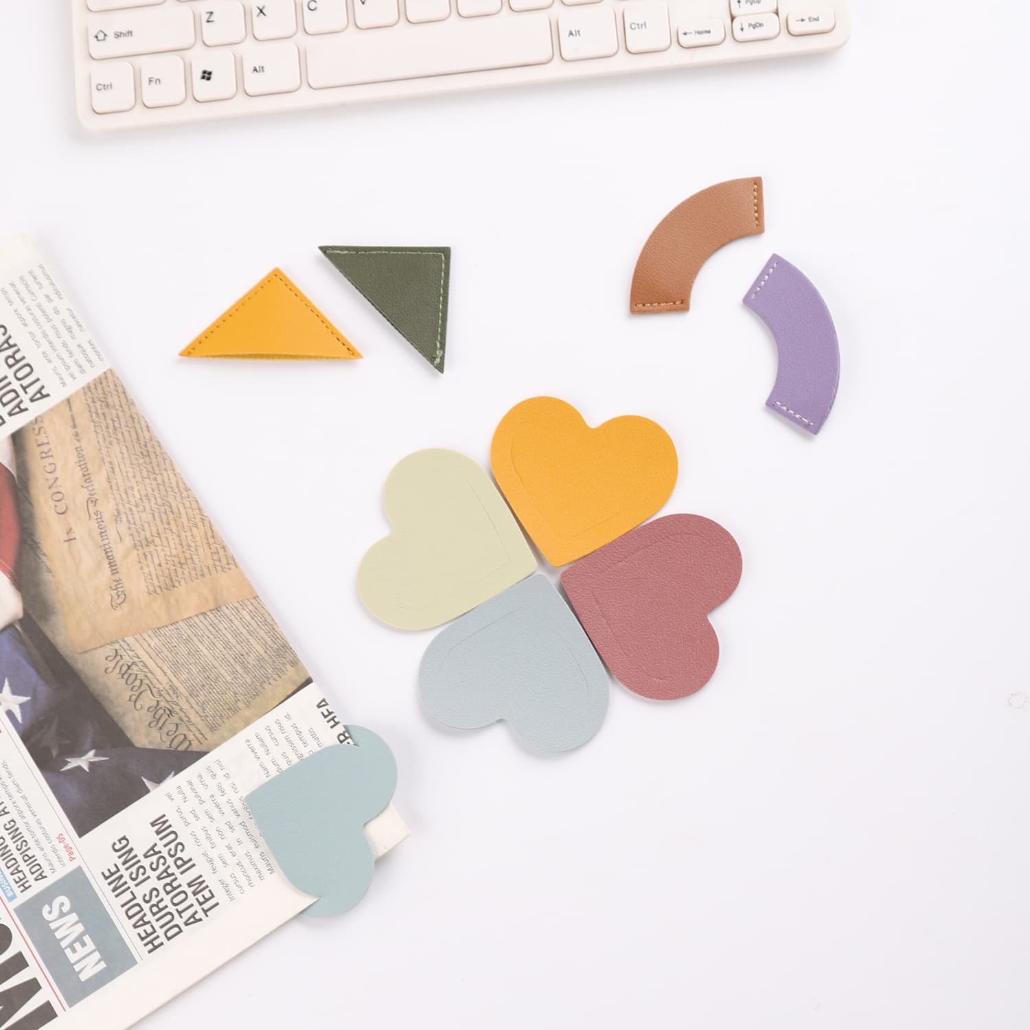 Cross-Border In-Stock Heart-Shaped Bookmarks with Customizable Logo, Simple Heart-Shaped Triangle Fan-Shaped Leather Bookmark Corner Protector