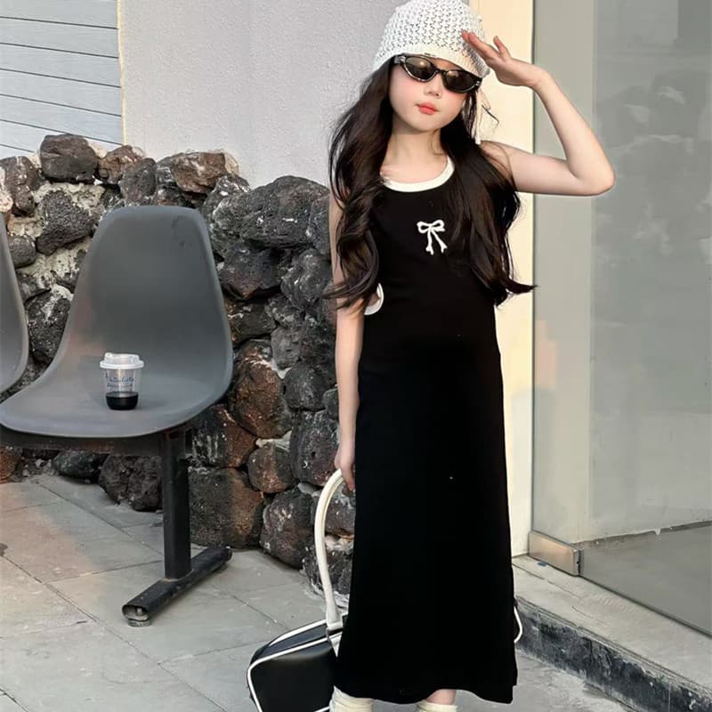 Girls Summer Dress 2024 New Children's French Waist Temperament Little Black Dress Little Girl Slim Midi Dress