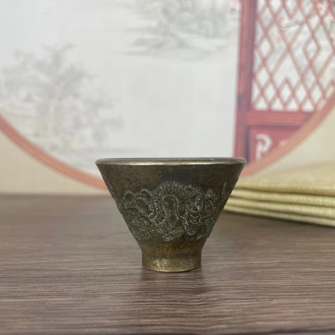 Antique small objects, antique copper collections, copper double dragon wine cups, tea cups, tea table decorations, miscellaneous small old objects