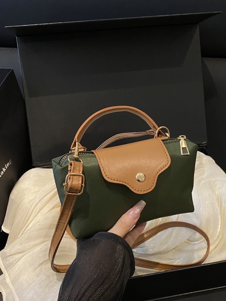 Simple and stylish handbag for women 2025 new trendy lightweight crescent bag shoulder bag crossbody bag