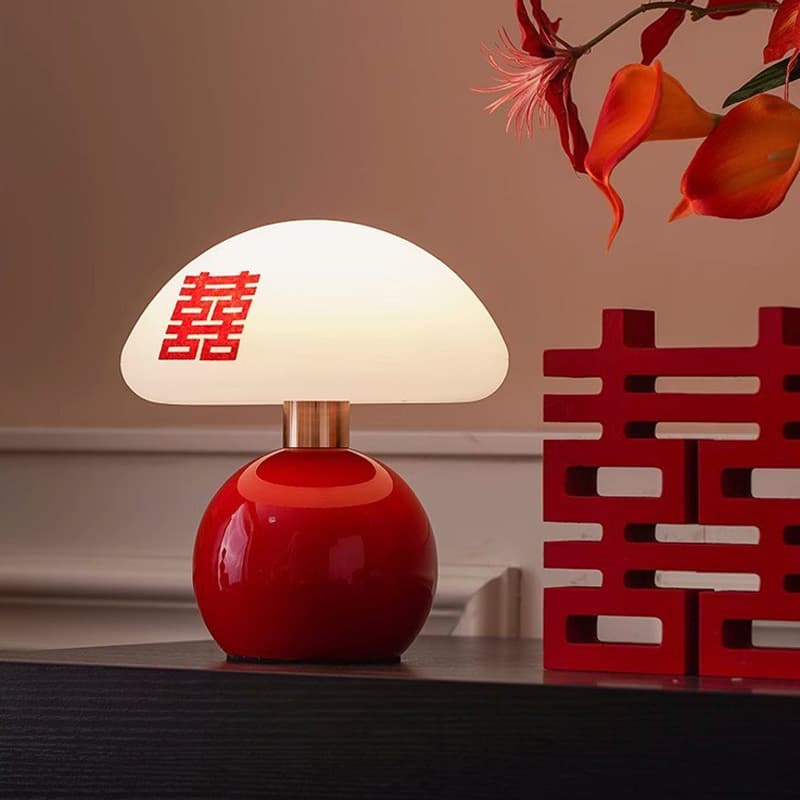 A pair of high-end, practical wedding lamps as part of the bride's dowry, a wedding gift for the newlyweds' bridal chamber.