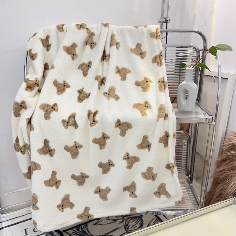Trendy Ins Bear Plush Blanket, Single Cover Blanket for Student Dormitory, Office Nap Sofa Shawl Lap Blanket