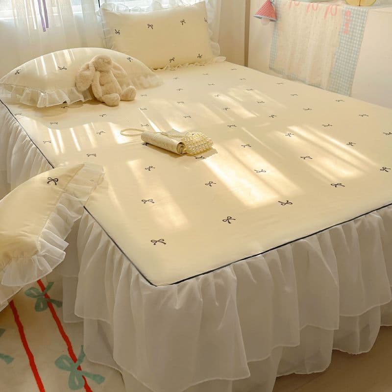Summer A-class ice silk three-piece set with bed skirt and double lace, machine washable, universal for dorms and air-conditioned rooms.
