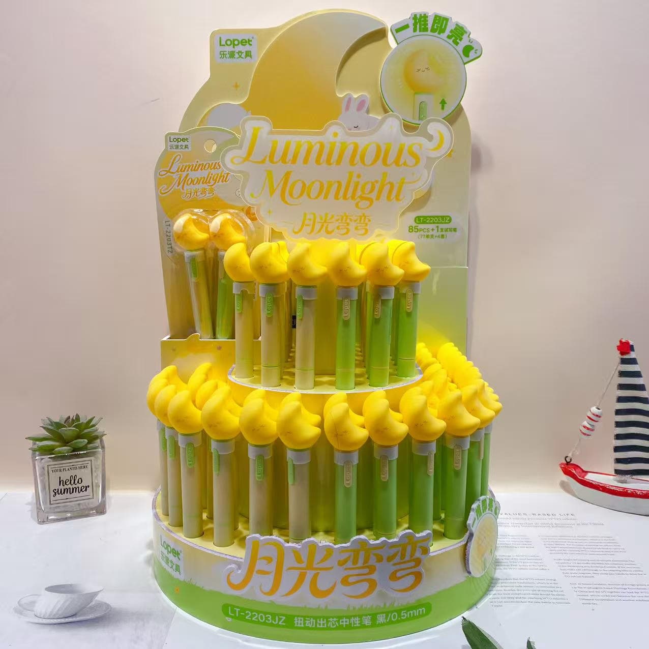New cultural and creative moonlight curved luminous gel pen with a twist-out core that can illuminate the water pen, cute creative stand-mounted pen