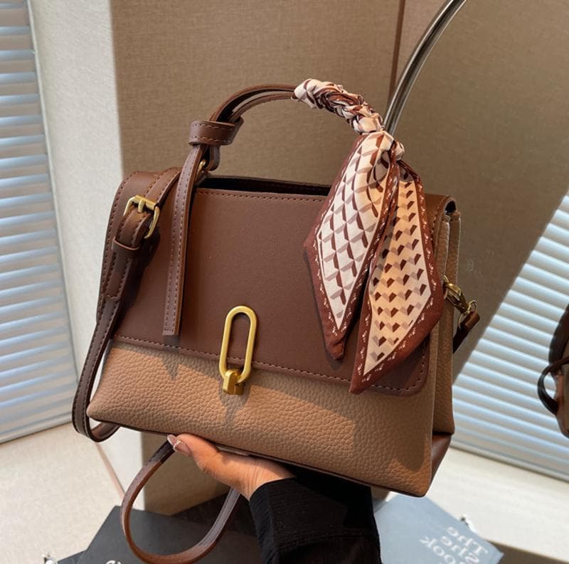 Urban Minimalist Women's Commuter Handbag Fashionable Shoulder Bag Versatile Crossbody Small Square Bag for Autumn Winter