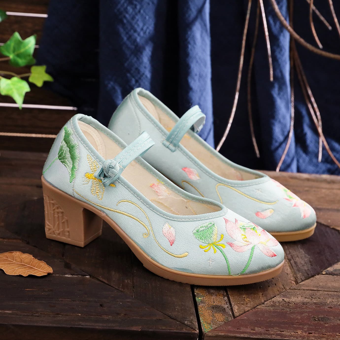Women's Chunky Heel Square Toe Shoes with One-Strap Buckle, Shallow Mouth, Spring/Summer New Embroidered Fabric Shoes, High Heel Embroidered Shoes to Pair with Horse Face Skirt