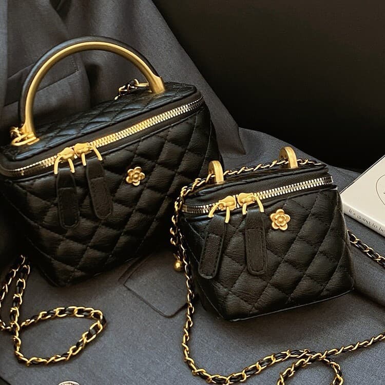 Retro hand-carrying fashionable bucket bag for women 2026 new style small fragrant style rhombus chain shoulder bag versatile crossbody bag