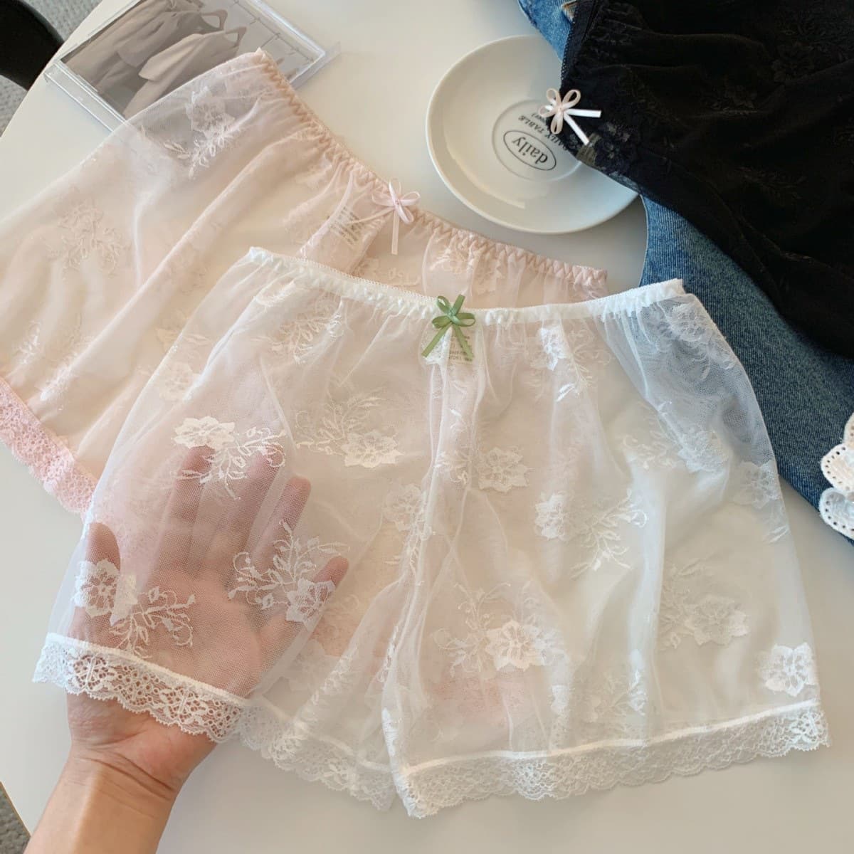 Peach Blossom Snow – Sexy Lace Safety Shorts Women's Mid-Waist Pure Desire Base Shorts Summer Temptation Boy Shorts for Women