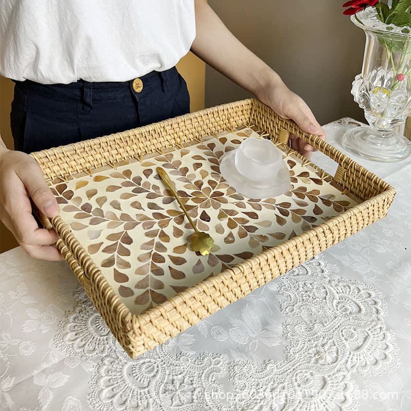 Vietnamese Rattan Woven Fruit Tray Shell-Shaped Serving Basket for Living Room, Creative Snack Storage Basket, Bread Basket, Dessert and Fruit Holder