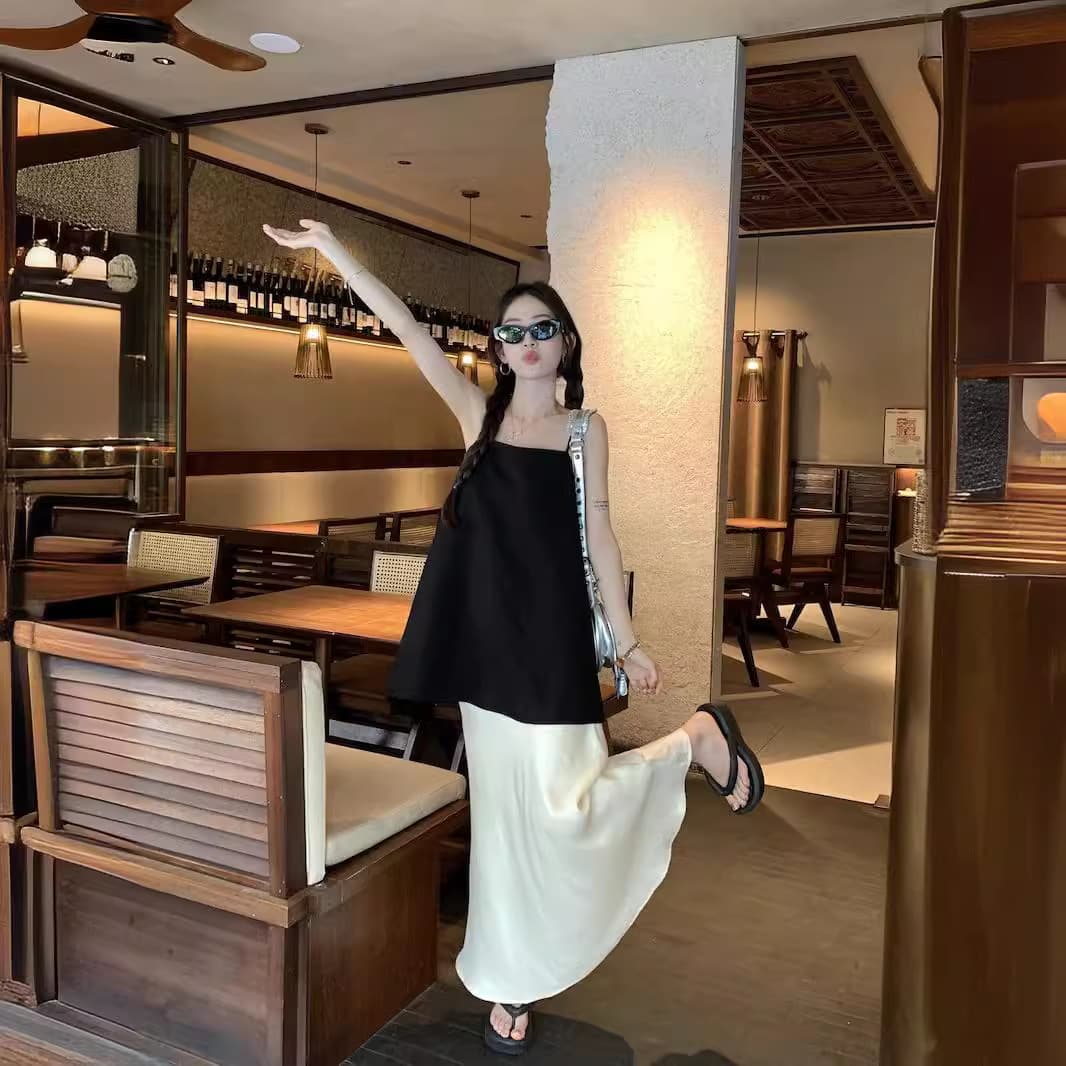 Fashionable Black Satin Halter Top and Skirt Set Women's Summer Elegance Midi Dress High-End Feeling Two-Piece Ensemble