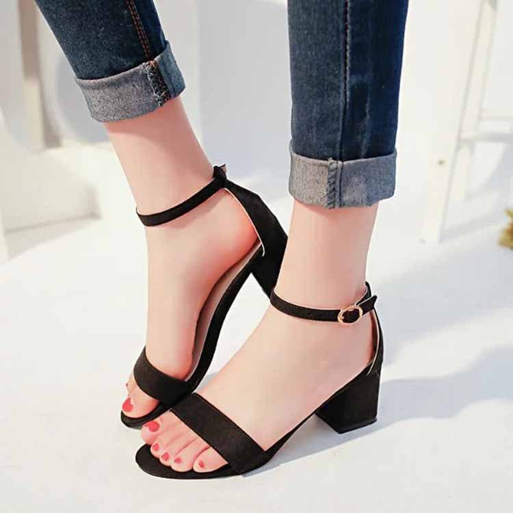 2025 summer new style mid-heeled shoes for women, thick heels, open toes, suede, sexy one-word buckle straps, women's sandals, Roman shoes, trendy