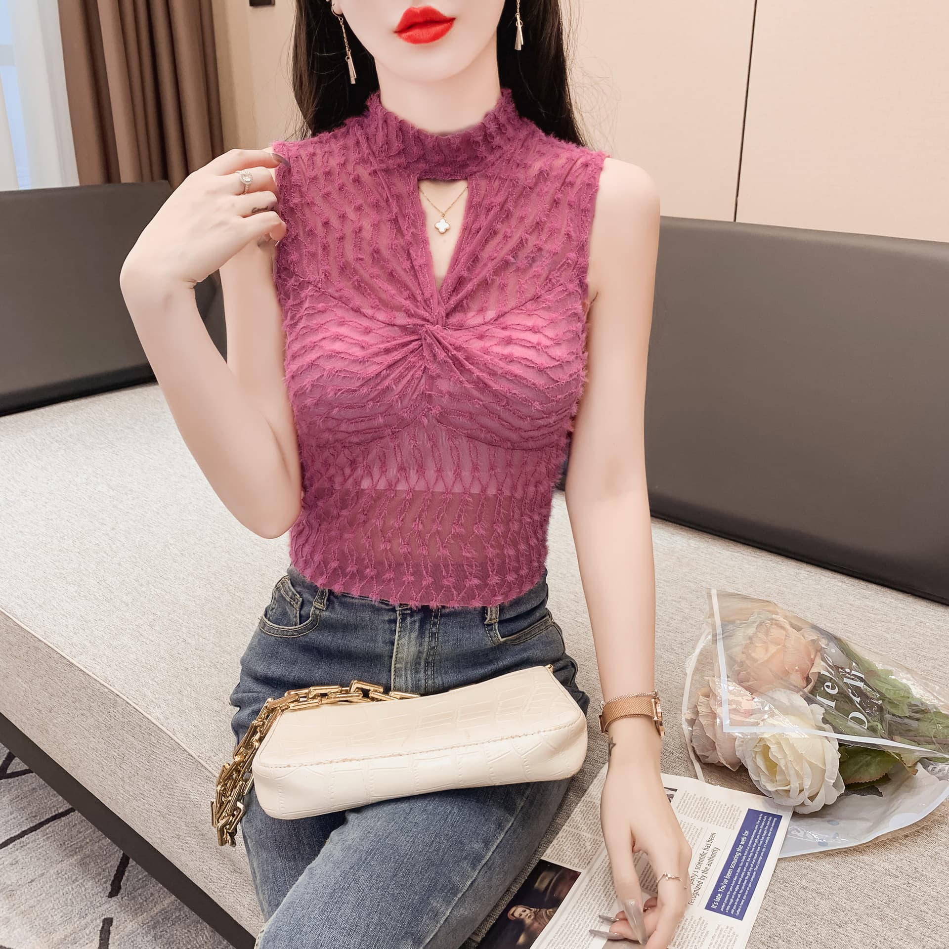 High-end brushed mink velvet lace base layer top for women, high neck sleeveless vest, autumn and winter hollowed-out sexy inner layer mesh.
