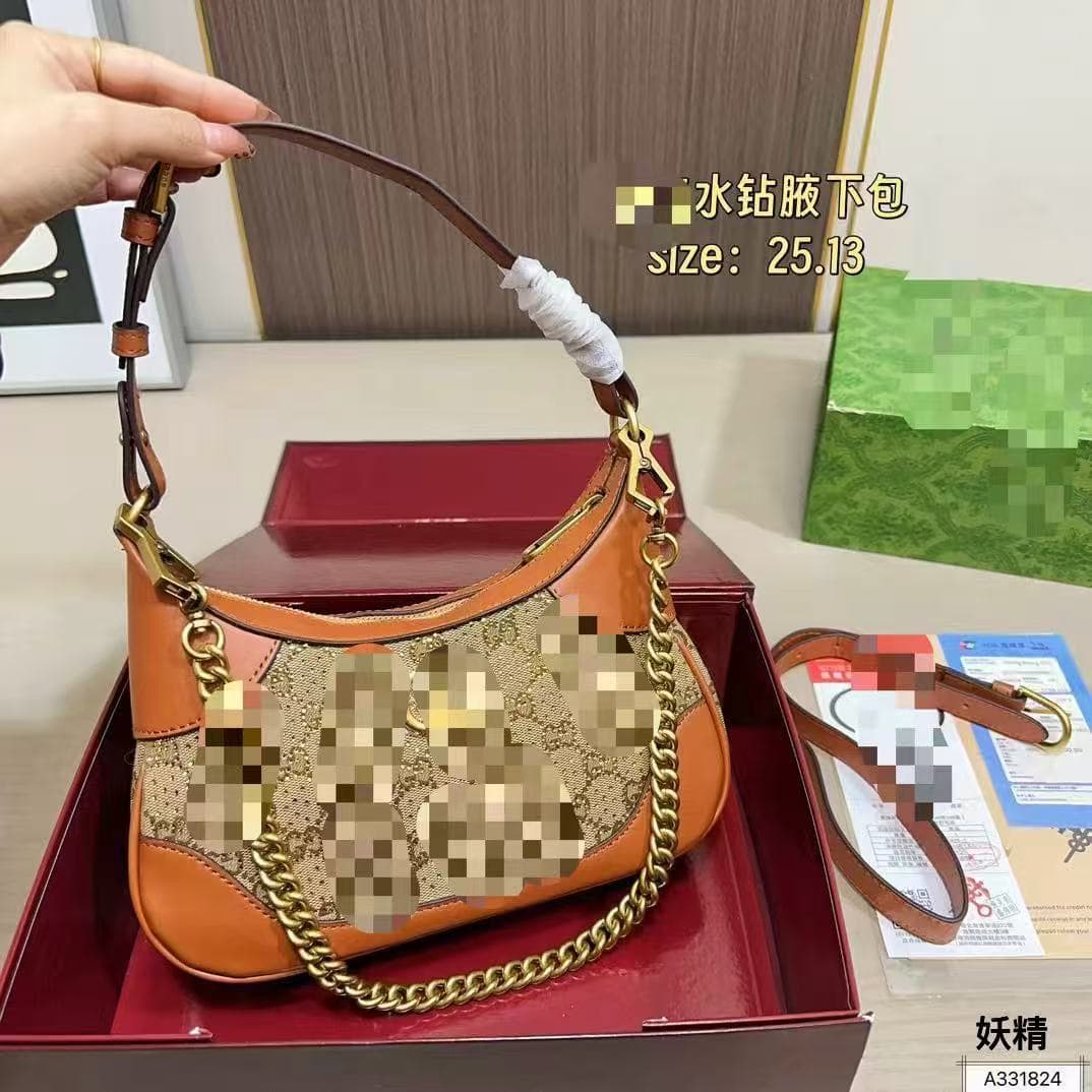 Gucci rhinestone armpit crescent bag can be carried by hand or cross-body, full of diamond design, warm, delicate, elegant and high-end