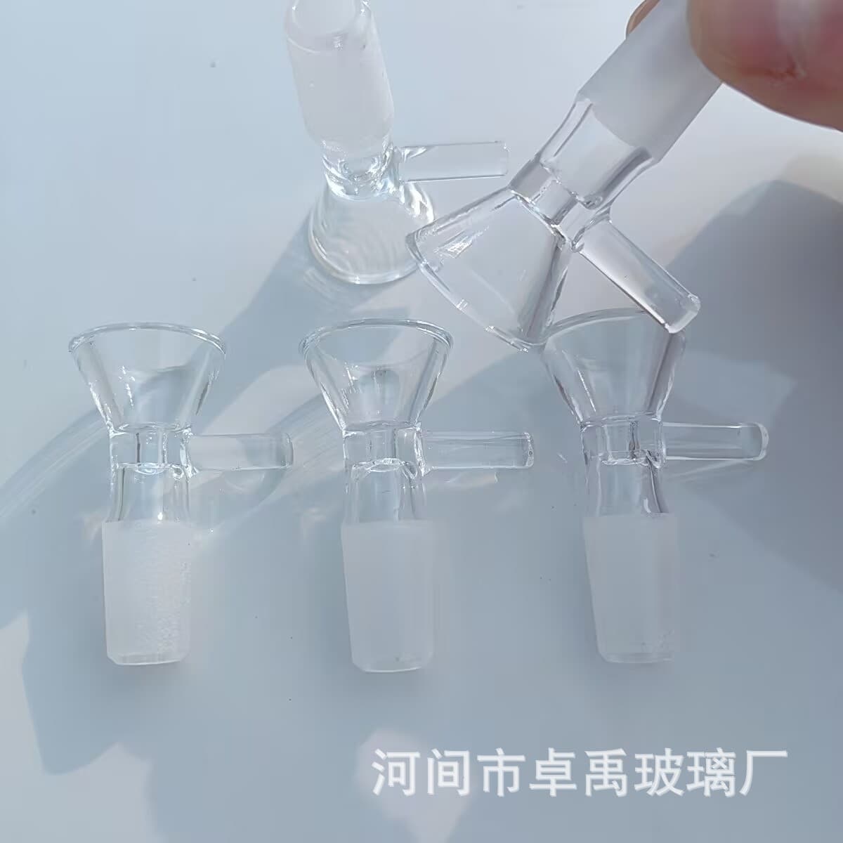 Cross-border High Borosilicate Glass Bowl 14mm Water Pipe Accessory Pipe Fitting Transparent Small Bowl 14 Plug Glass Bowl