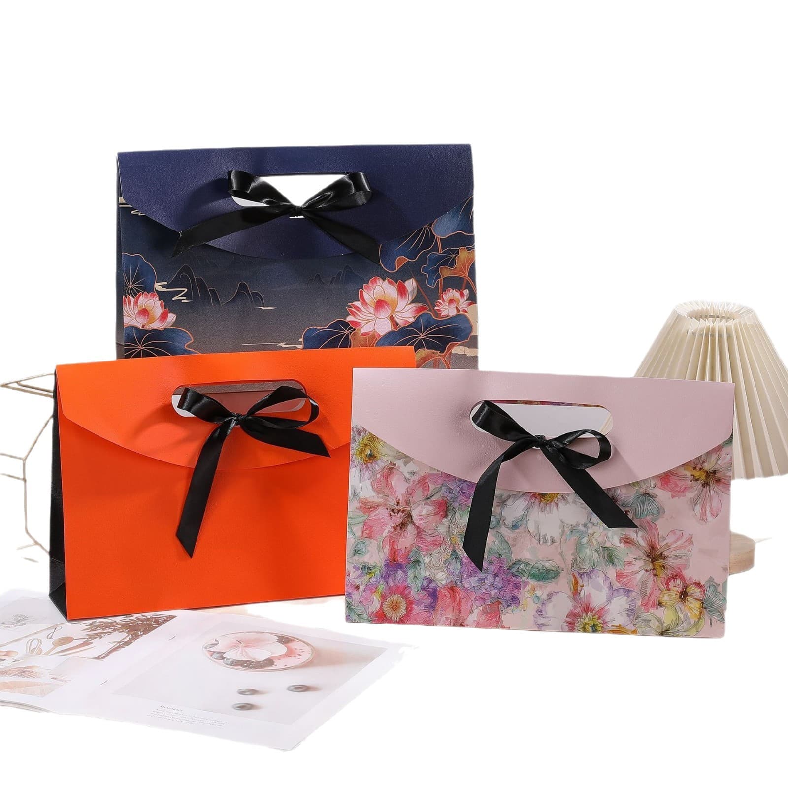 Premium scarf gift boxes, silk scarves, clothing exquisite packaging boxes, high-end holiday gifts, tote boxes, custom-made.