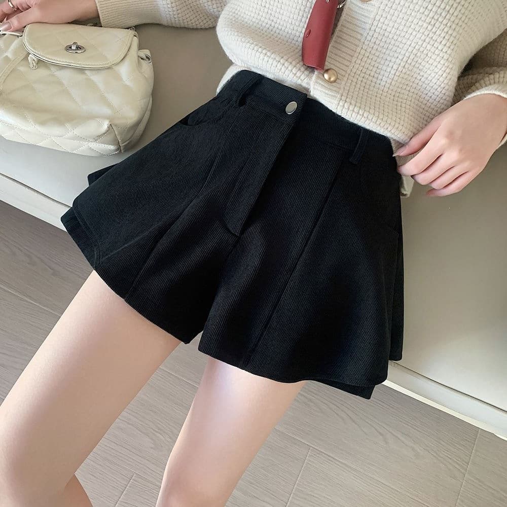 Vintage Ins Corduroy Skirt Pants for Women, Spring and Autumn Slim High-Waist A-Line Wide-Leg Pants, Designer Sense Niche Casual Short Pants
